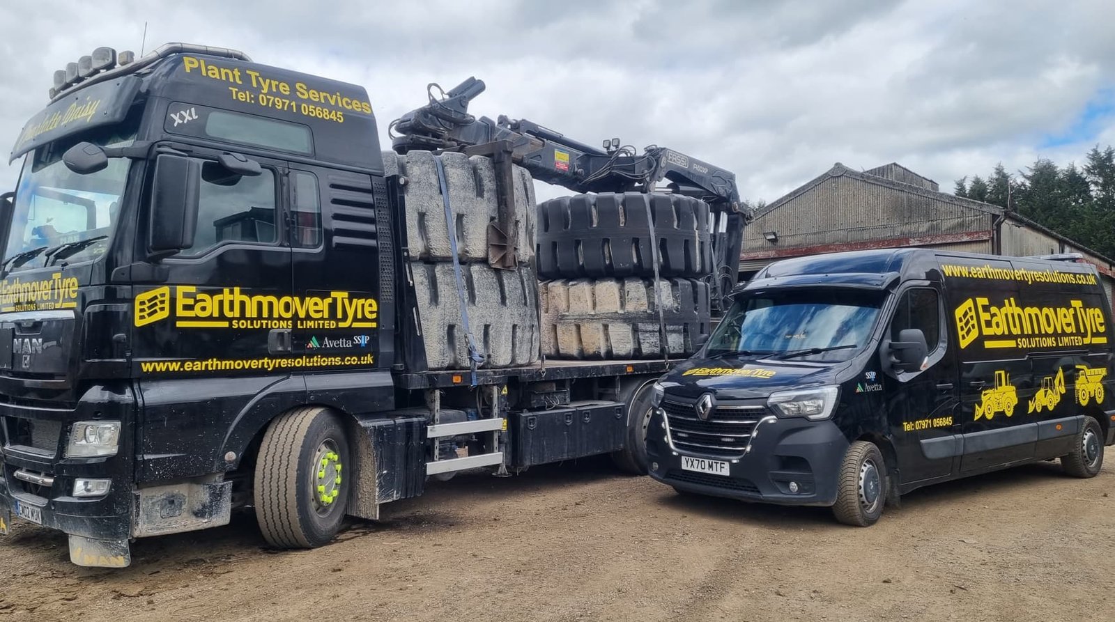 Earthmover Tyre vehicles with giant tyres