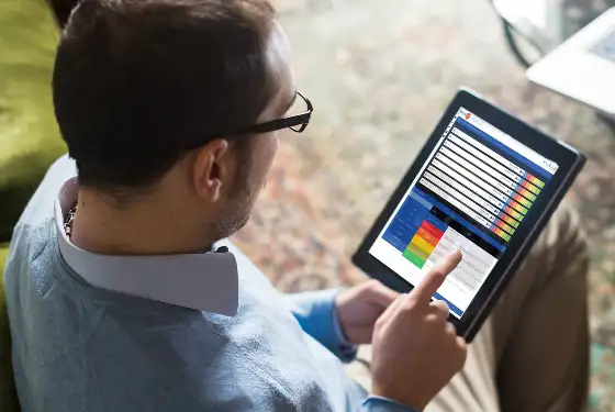 Condition_monitoring_ipad_man_V2