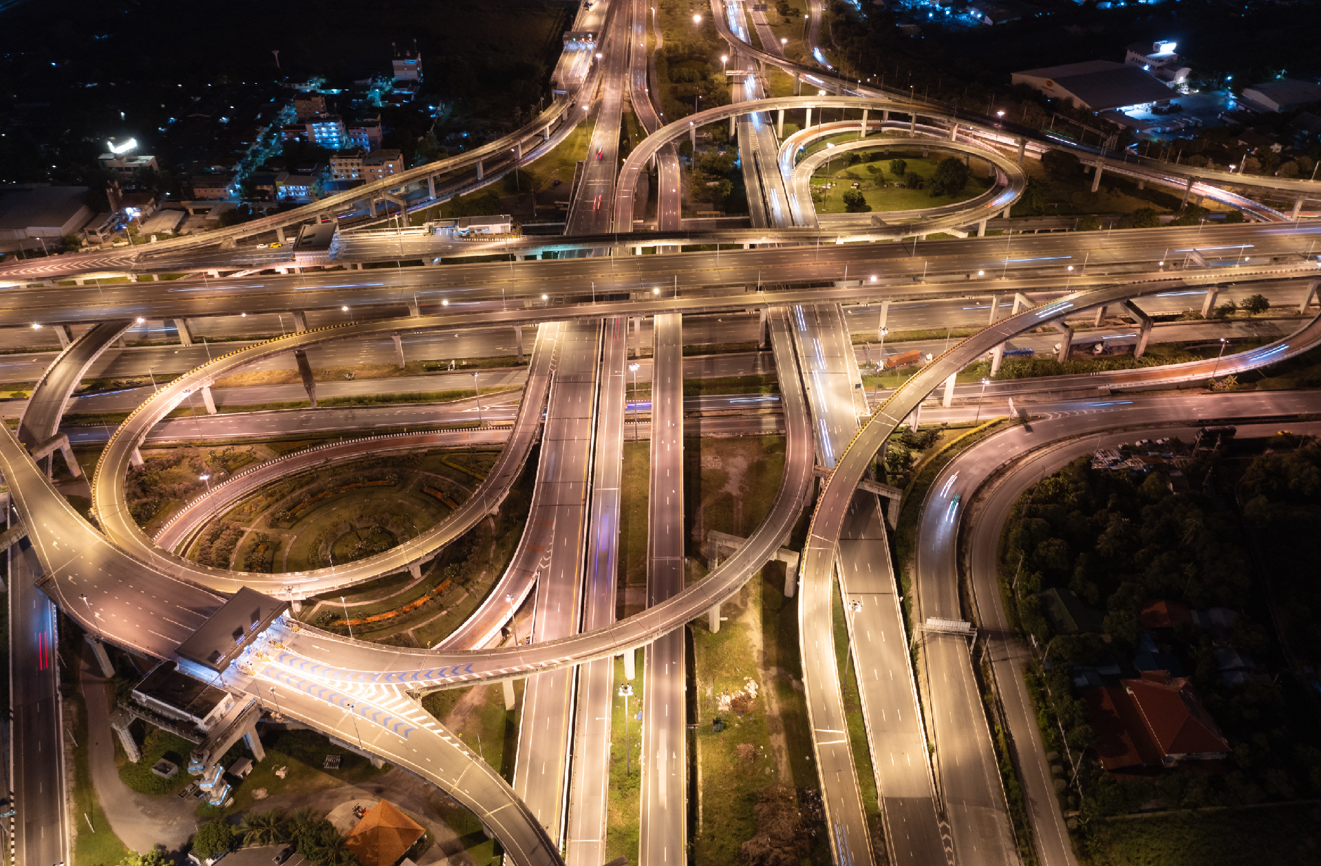 Building a smart city infrastructure: The key role of APIs and microservices